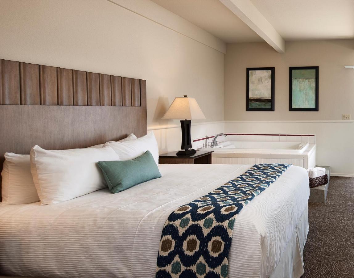 Cambria Landing Inn And Suites Exterior foto