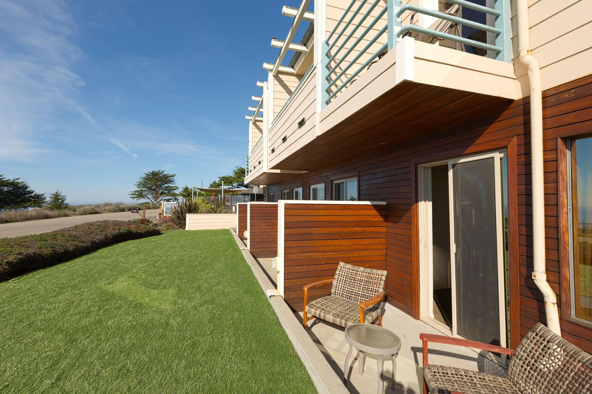 Cambria Landing Inn And Suites Exterior foto