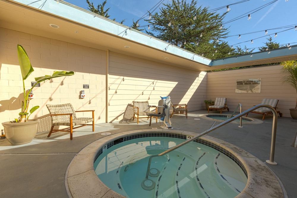 Cambria Landing Inn And Suites Exterior foto