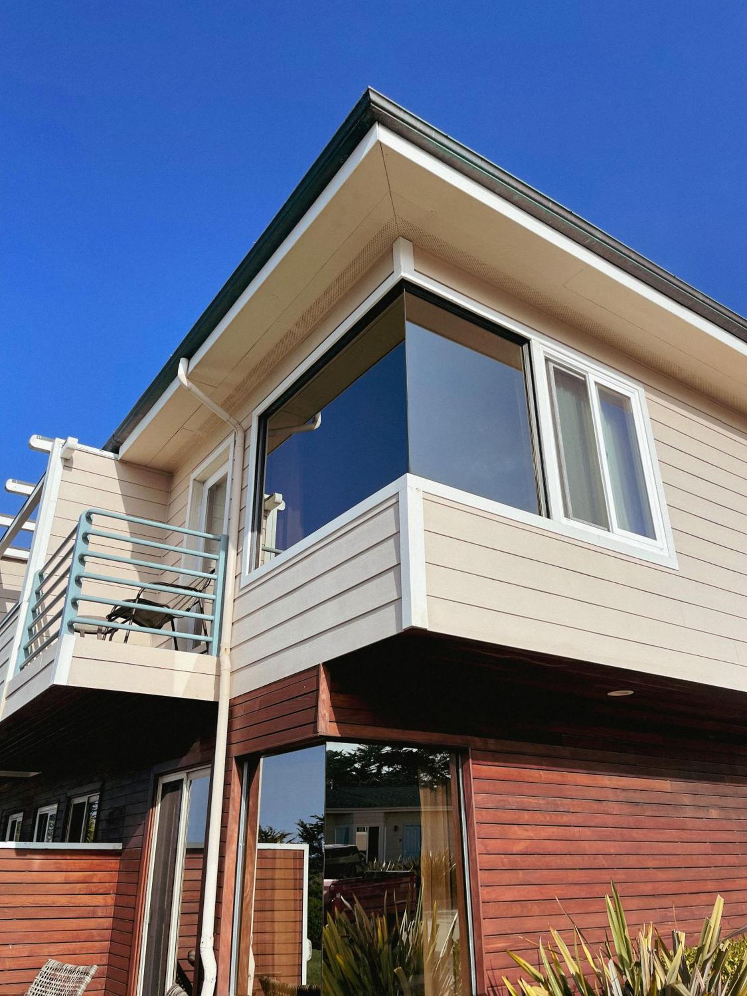 Cambria Landing Inn And Suites Exterior foto