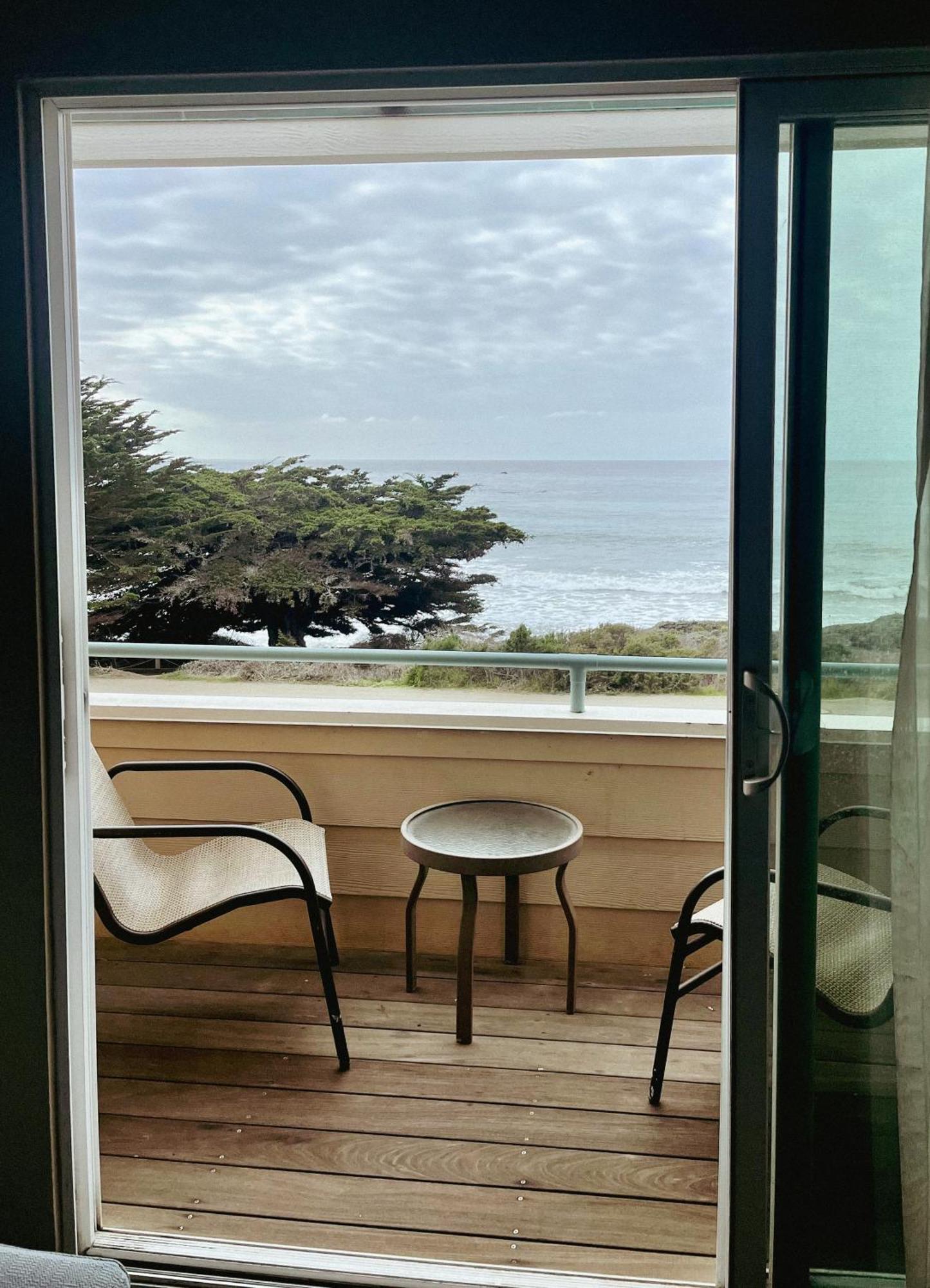 Cambria Landing Inn And Suites Exterior foto