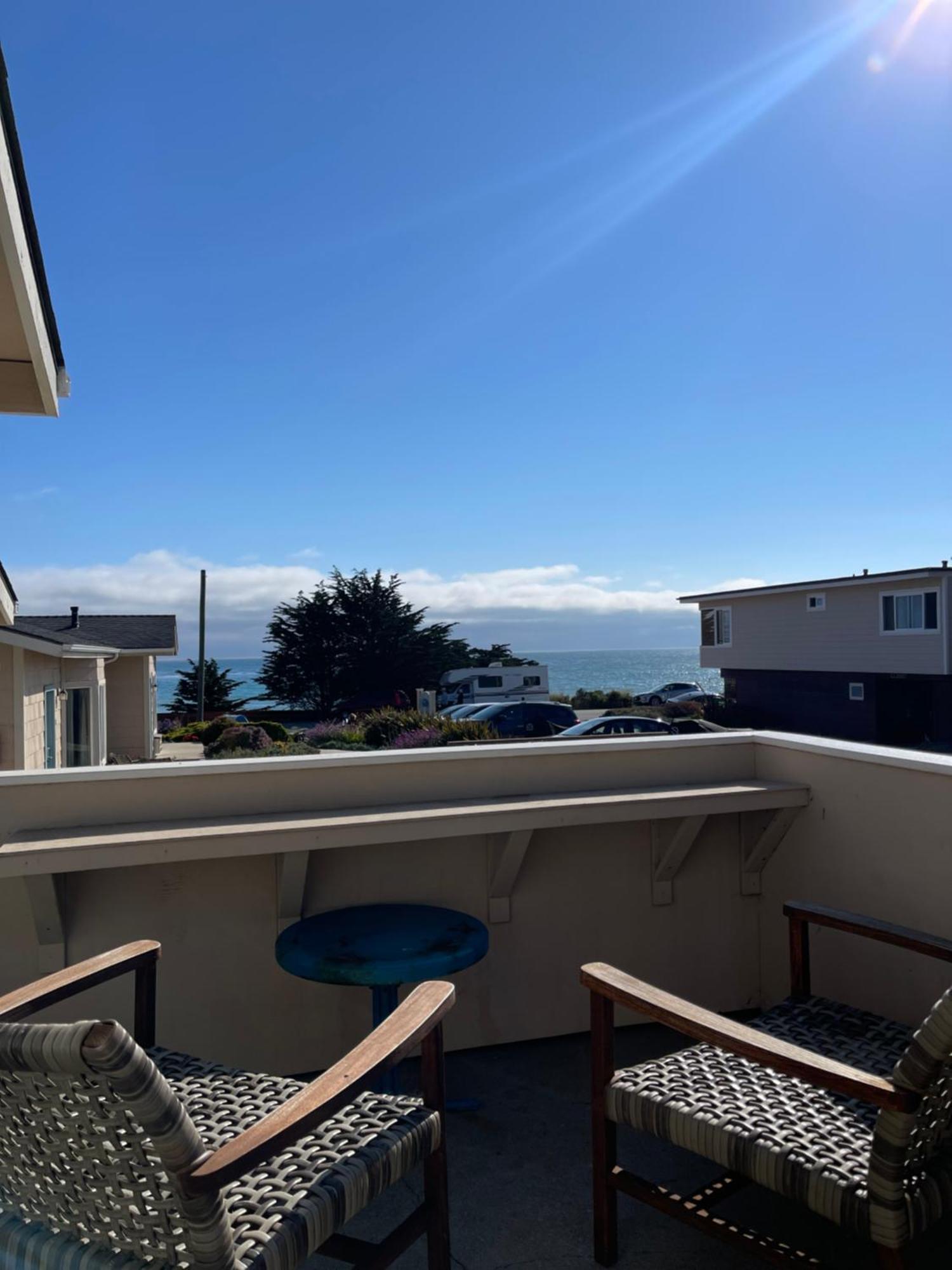 Cambria Landing Inn And Suites Exterior foto